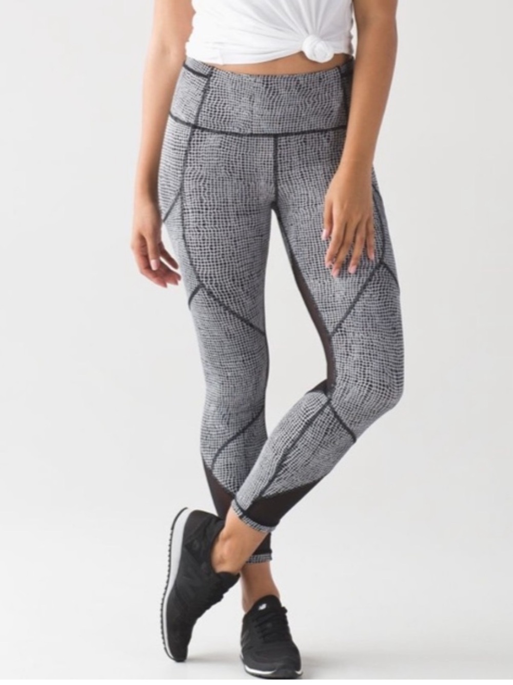 Lululemon Outrun Tight Fall Net White Black/Multi Pocket Women's Size 8